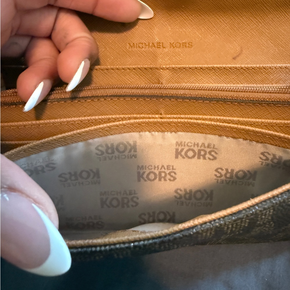 Michael Kors Black and Gold Key & Card Holder - Picture 5 of 6